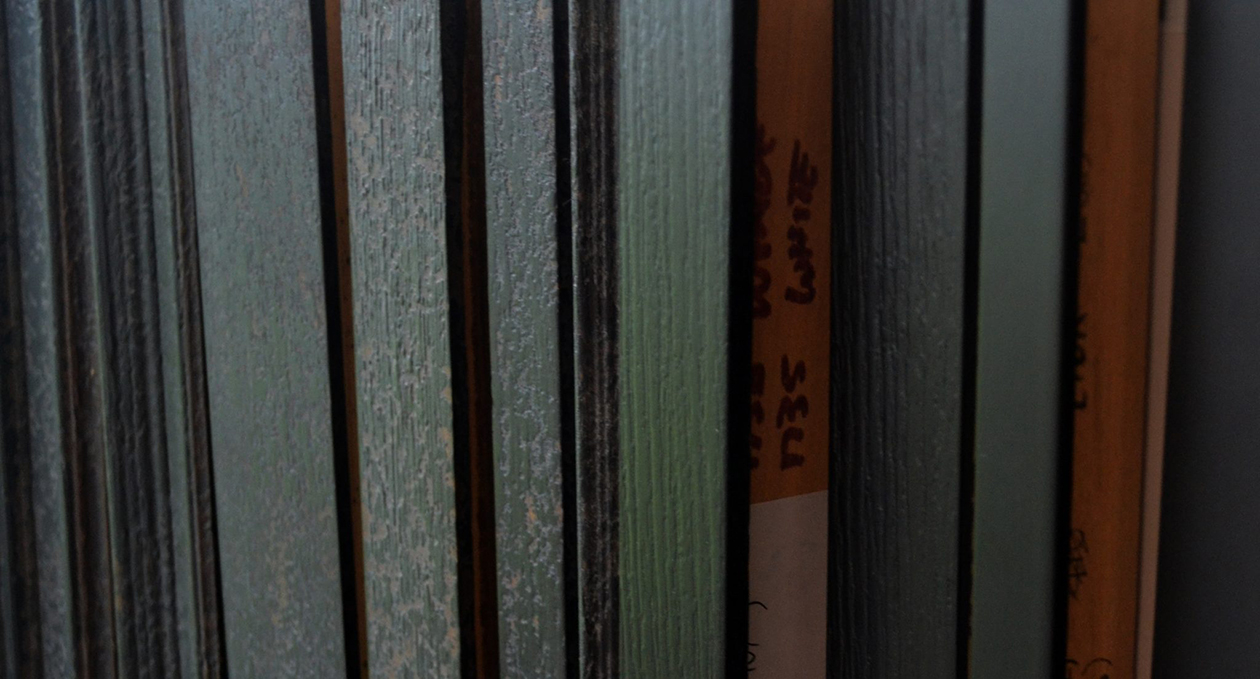 Modern black moulding